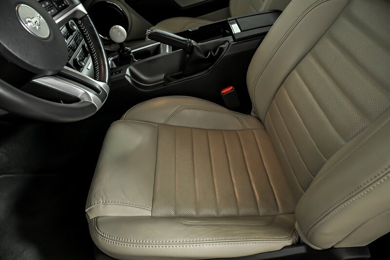Used 2010 Ford Mustang GT RWD image 14