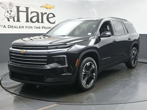 New 2027 Chevrolet Traverse LT w/ Sun and Wheel Package FWD image 13