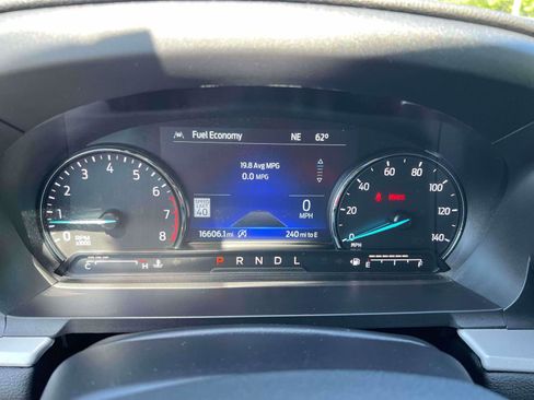 Used 2023 Ford Explorer XLT w/ Equipment Group 202A AWD/4WD image 18