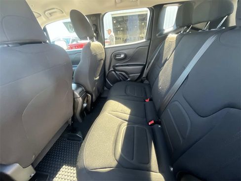 Used 2022 Jeep Renegade Latitude image 13