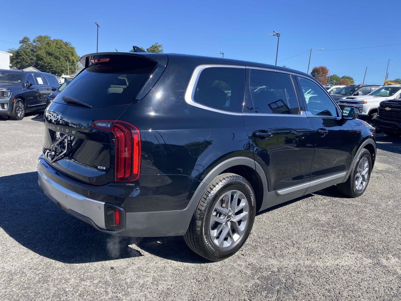 Used 2024 Kia Telluride LX AWD/4WD image 7