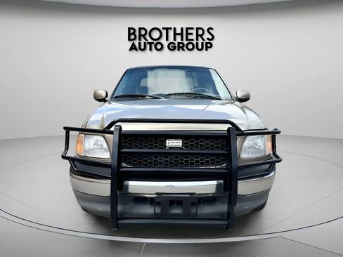 Used 2001 Ford F150 Lariat RWD image 5