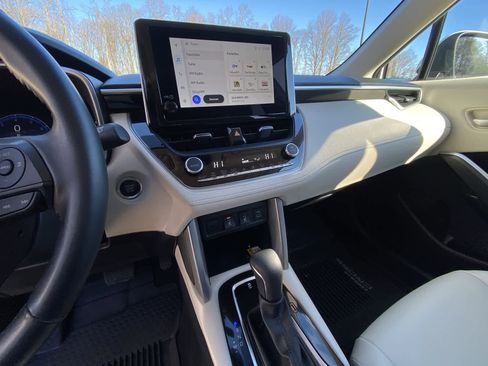 Certified 2023 Toyota Corolla Cross XLE image 27