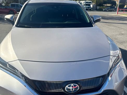 Used 2023 Toyota Venza LE image 3