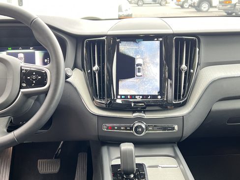 Used 2025 Volvo XC60 B5 Plus image 30
