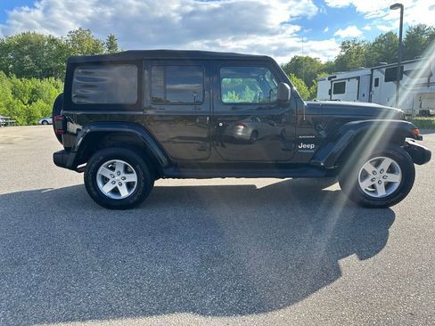 Used 2021 Jeep Wrangler Unlimited Sahara AWD/4WD image 6