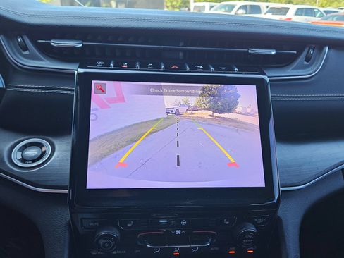 Used 2022 Jeep Grand Cherokee Limited RWD image 32