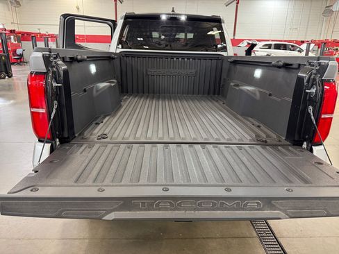 Certified 2026 Toyota Tacoma SR5 AWD/4WD image 34