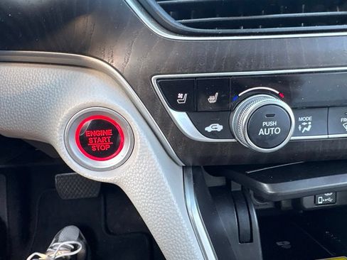 Used 2018 Honda Accord Touring image 6
