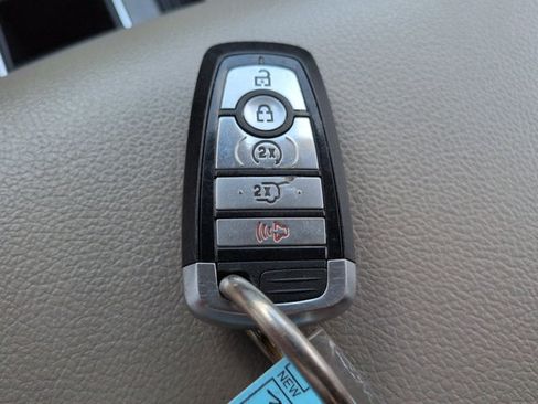 Used 2021 Ford Expedition XLT RWD image 32