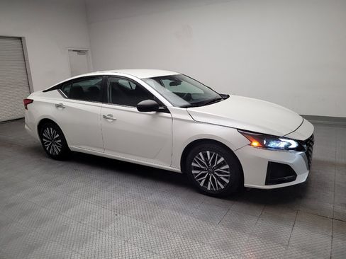Used 2024 Nissan Altima 2.5 SV FWD image 11