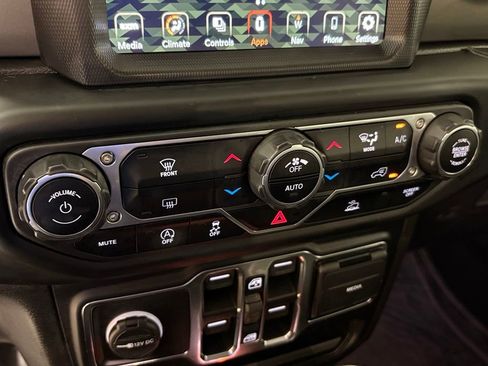 Used 2021 Jeep Wrangler Unlimited Sport AWD/4WD image 25