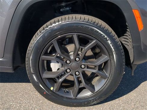 New 2025 Jeep Grand Cherokee Limited w/ Trailer Tow Package image 10