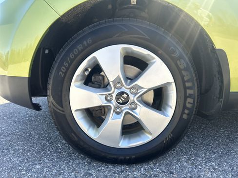 Used 2017 Kia Soul FWD image 13
