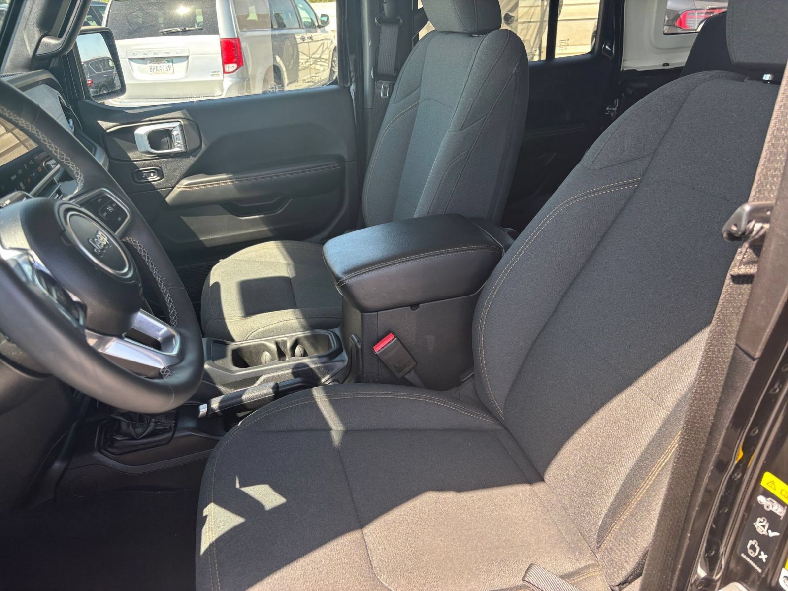 Used 2025 Jeep Wrangler Unlimited Sahara AWD/4WD image 35