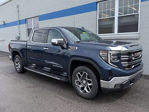 Used 2022 GMC Sierra 1500 SLT w/ SLT Premium Package AWD/4WD image 4