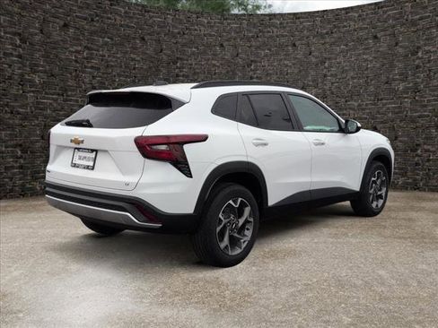 New 2026 Chevrolet Trax LT image 7