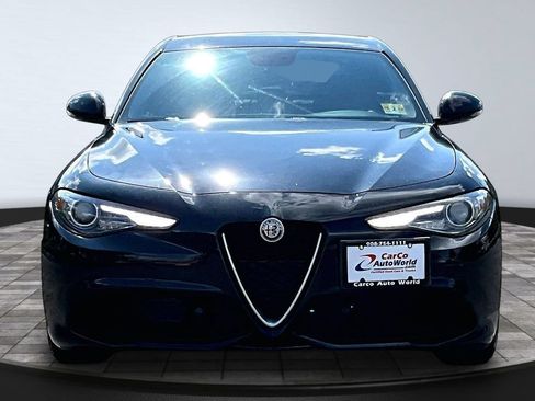 Used 2018 Alfa Romeo Giulia Ti Sport w/ Quick Order Package 22S Sport AWD/4WD image 2