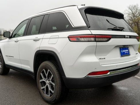 Used 2023 Jeep Grand Cherokee Limited AWD/4WD image 9