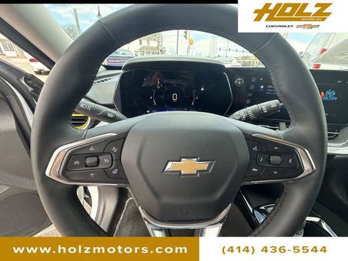 Certified 2025 Chevrolet Trax LT w/ Driver Confidence Package image 23