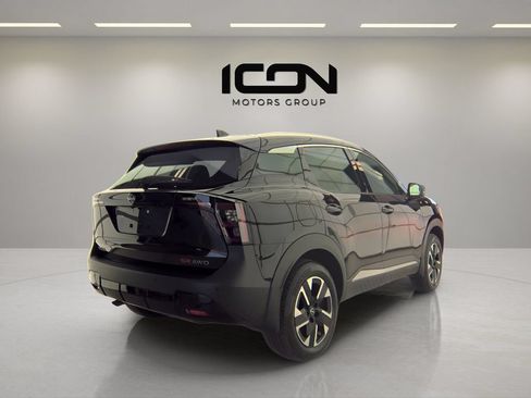 Used 2025 Nissan Kicks SR AWD/4WD image 3