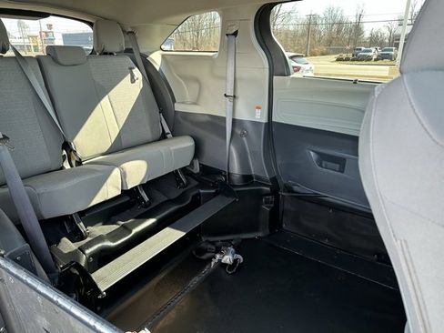 Used 2024 Toyota Sienna LE image 13