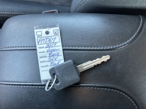 Used 2017 Nissan Rogue S AWD/4WD image 19