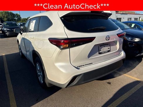 Used 2023 Toyota Highlander LE AWD/4WD image 4