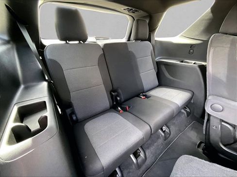 Used 2023 Chevrolet Traverse LT image 30