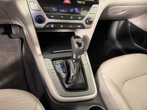 Used 2017 Hyundai Elantra Limited FWD image 18