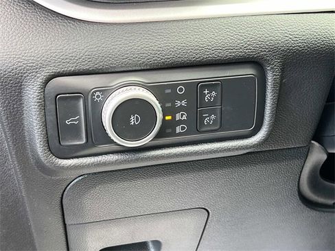 Used 2022 Ford Explorer XLT w/ Equipment Group 202A image 33