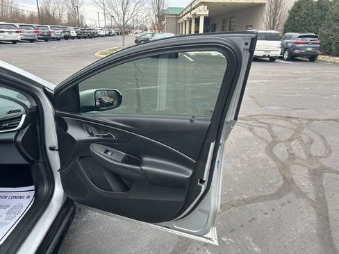 Used 2018 Chevrolet Volt LT w/ Comfort Package image 36