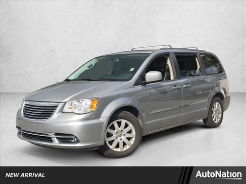 Used 2016 Chrysler Town & Country Touring image 1