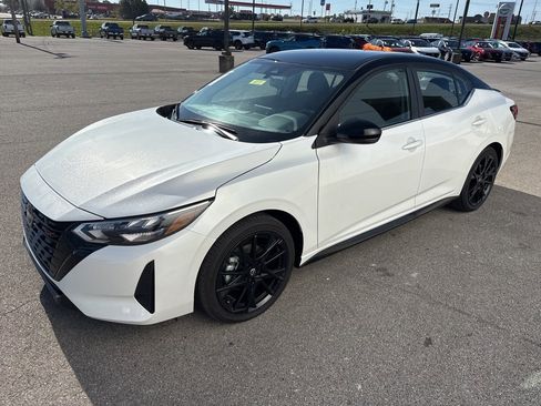 New 2025 Nissan Sentra SR w/ Midnight Edition image 7