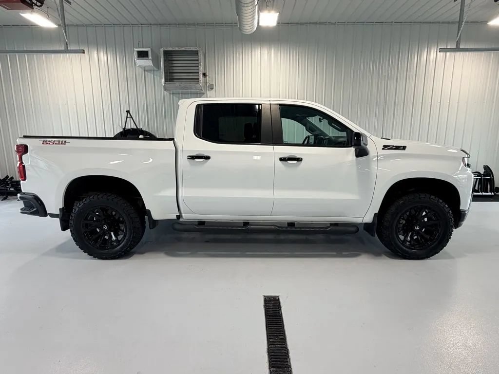 Used 2021 Chevrolet Silverado 1500 LT Trail Boss w/ LPO, Dark Essentials Package AWD/4WD image 2
