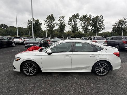 Used 2023 Honda Civic Touring image 2