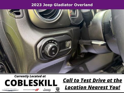 Used 2023 Jeep Gladiator Overland AWD/4WD image 17