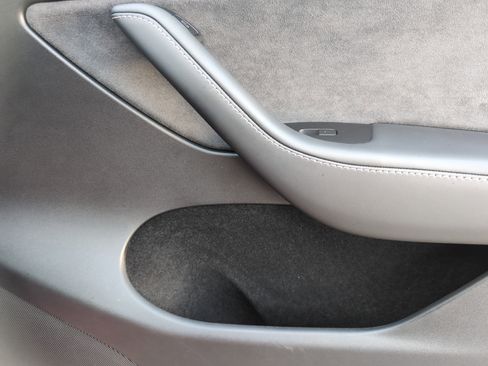 Used 2023 Tesla Model Y Long Range image 9