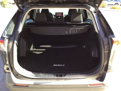 Used 2019 Toyota RAV4 XLE w/ Convenience Package FWD image 24