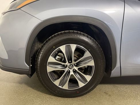 Used 2023 Toyota Highlander XLE image 12