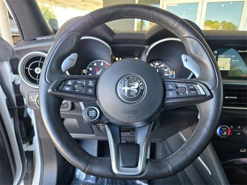 Used 2022 Alfa Romeo Stelvio Veloce image 11