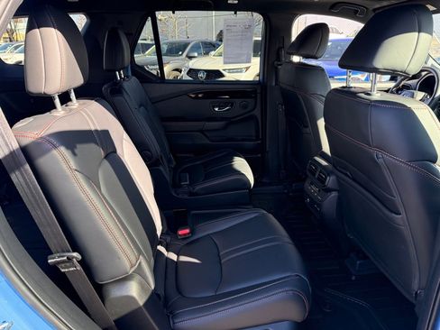 Certified 2025 Honda Pilot TrailSport image 21