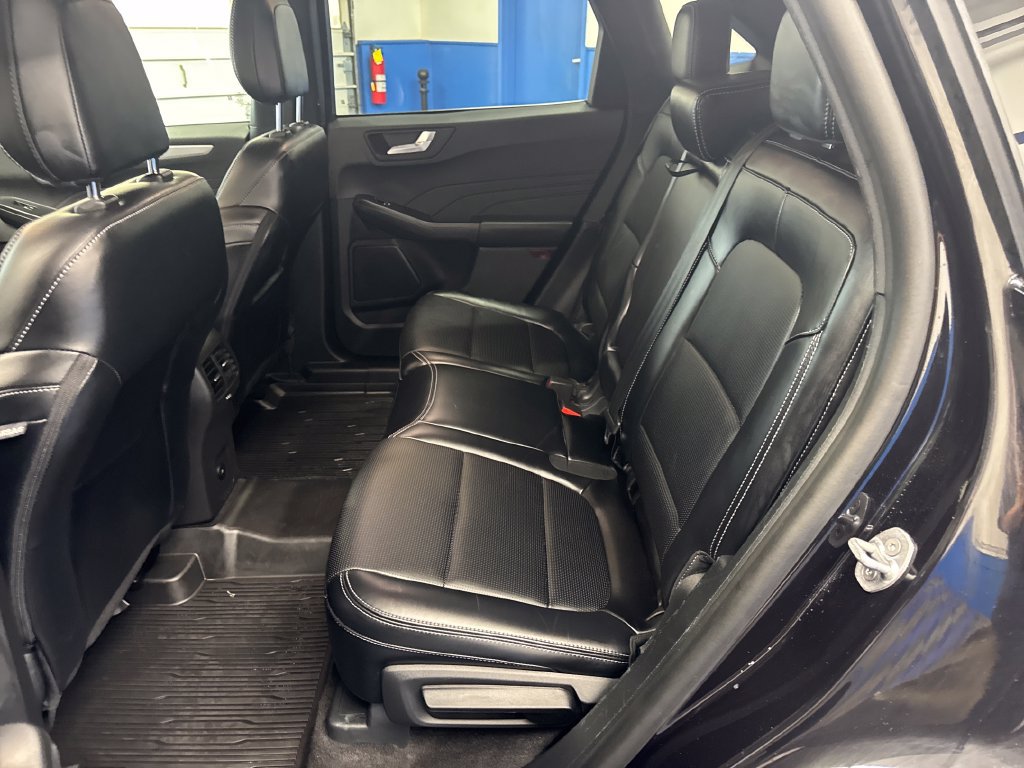 Certified 2025 Ford Escape Platinum AWD/4WD image 27