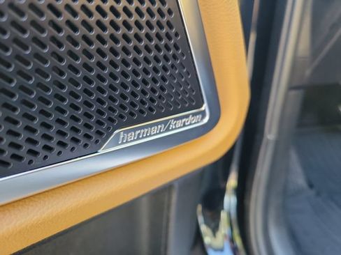 Used 2022 Kia Telluride SX w/ Towing Package FWD image 18