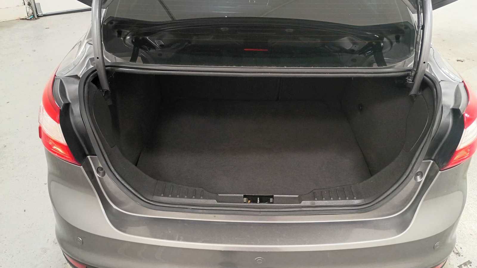 Used 2012 Ford Focus SEL FWD image 26