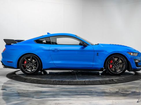 Used 2022 Ford Mustang Shelby GT500 w/ Carbon Fiber Track Pack RWD image 24