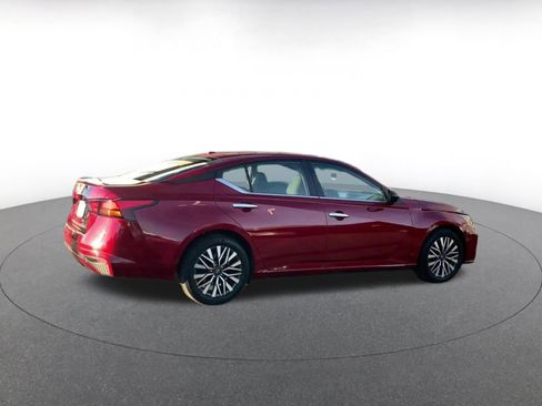 Used 2025 Nissan Altima 2.5 SV image 14