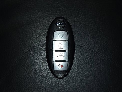 Used 2017 Nissan Titan SL w/ SL Towing Convenience Package image 32