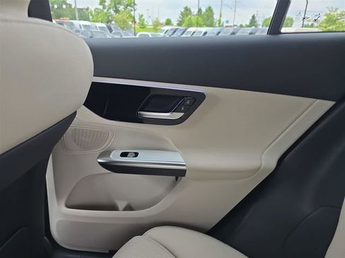 Used 2025 Mercedes-Benz GLC 300 4MATIC image 19