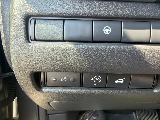 Used 2024 Nissan Rogue SV AWD/4WD image 18